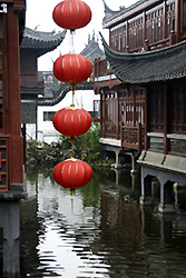 Four red lanterns - Copyright (C) 2008 Yves Roumazeilles